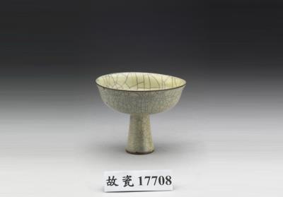 图片[2]-Stem bowl with celadon glaze, Ge ware, Yuan dynasty, 14th century-China Archive